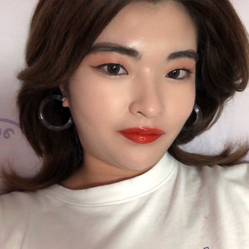 宁宁头发乱了